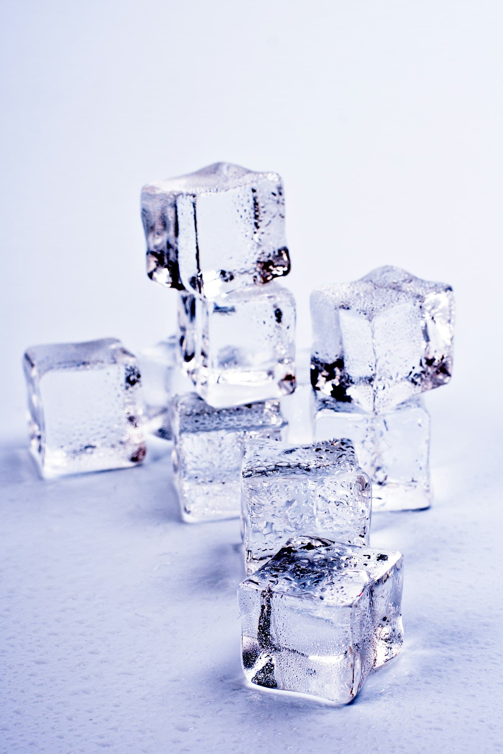 Cubos de hielo cristalinos apilados